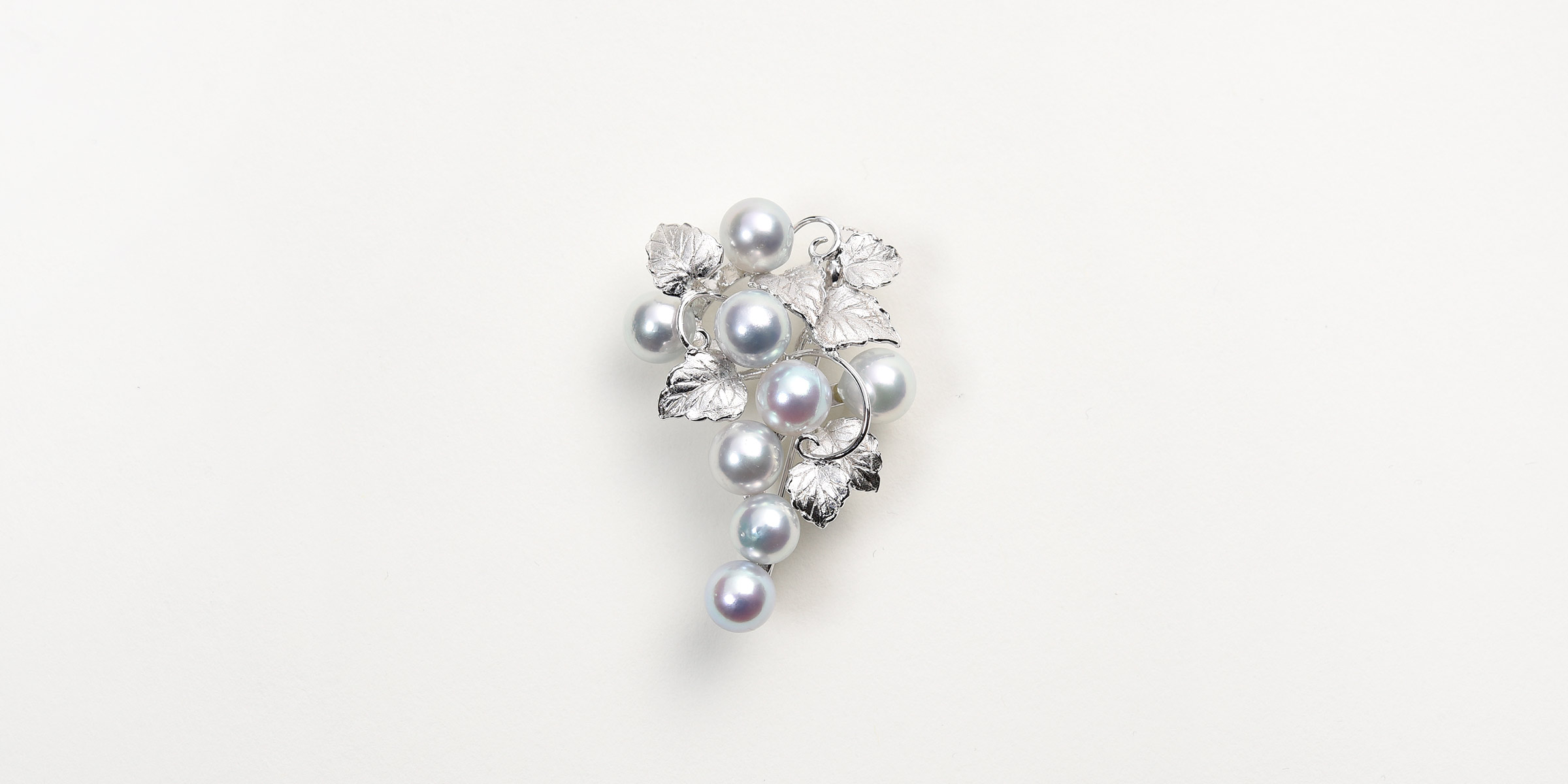 9300円 新商品 デザイナーズ ブローチ ガラス 銀箔 真珠